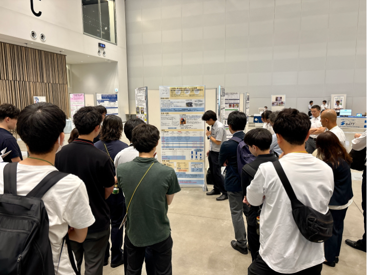 発表は交流を多く作るためにあえてポスターメインに。議論が盛り上がりました。